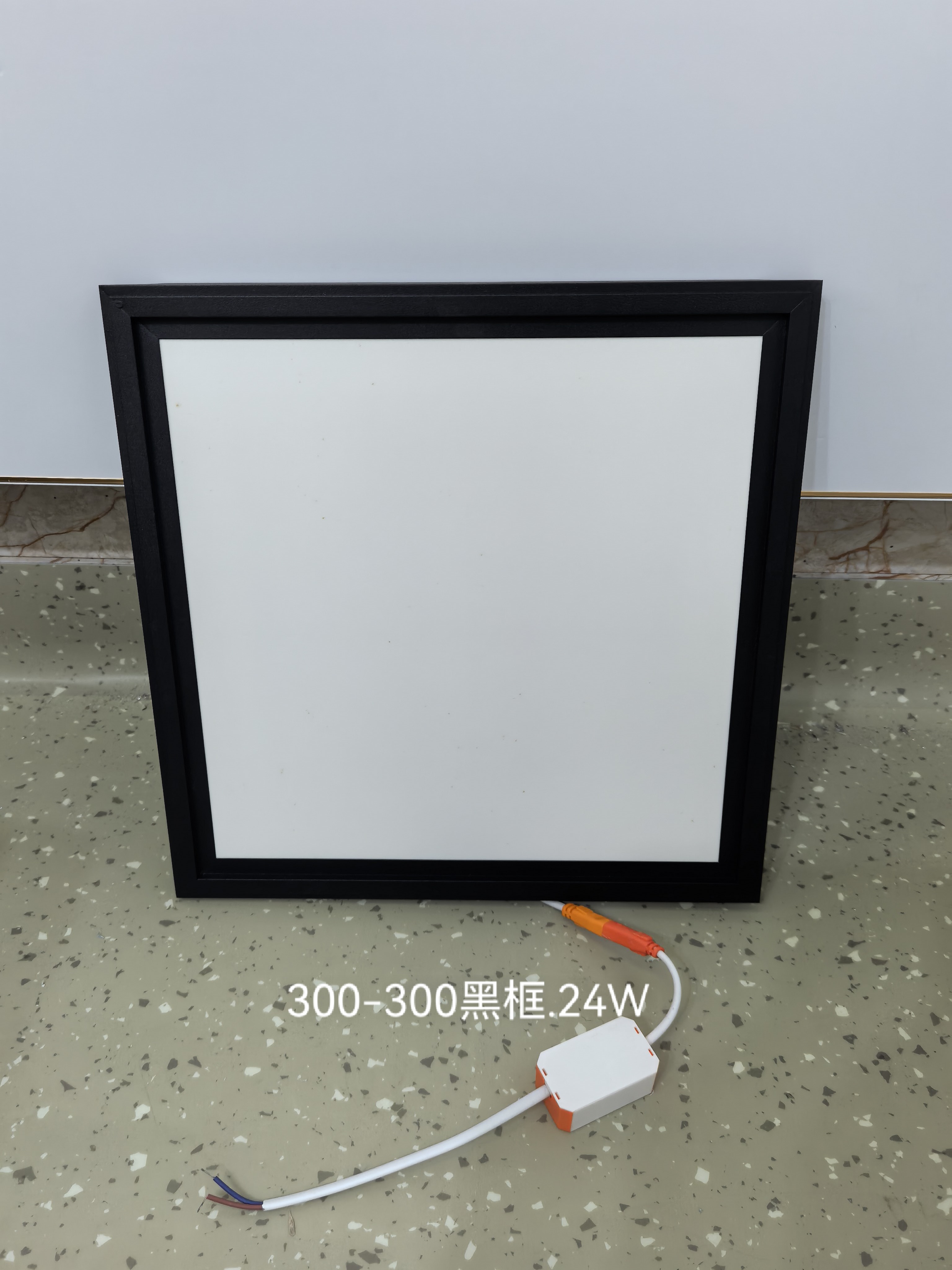 300.300黑框